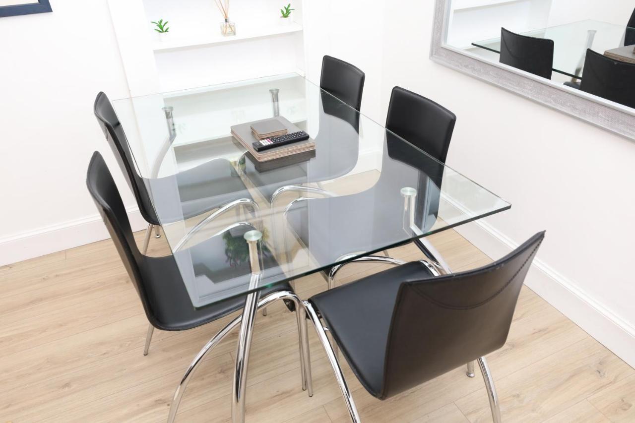 Stunning Modern 3 Bedroom Apartment 에든버러 외부 사진