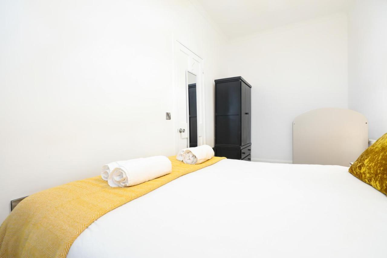 Stunning Modern 3 Bedroom Apartment 에든버러 외부 사진