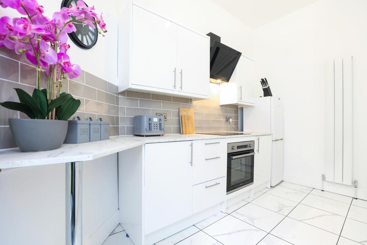 Stunning Modern 3 Bedroom Apartment 에든버러 외부 사진
